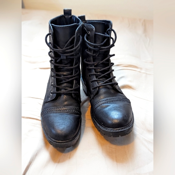 Universal Thread Shoes - Universal Threads Women's Black Combat Boots